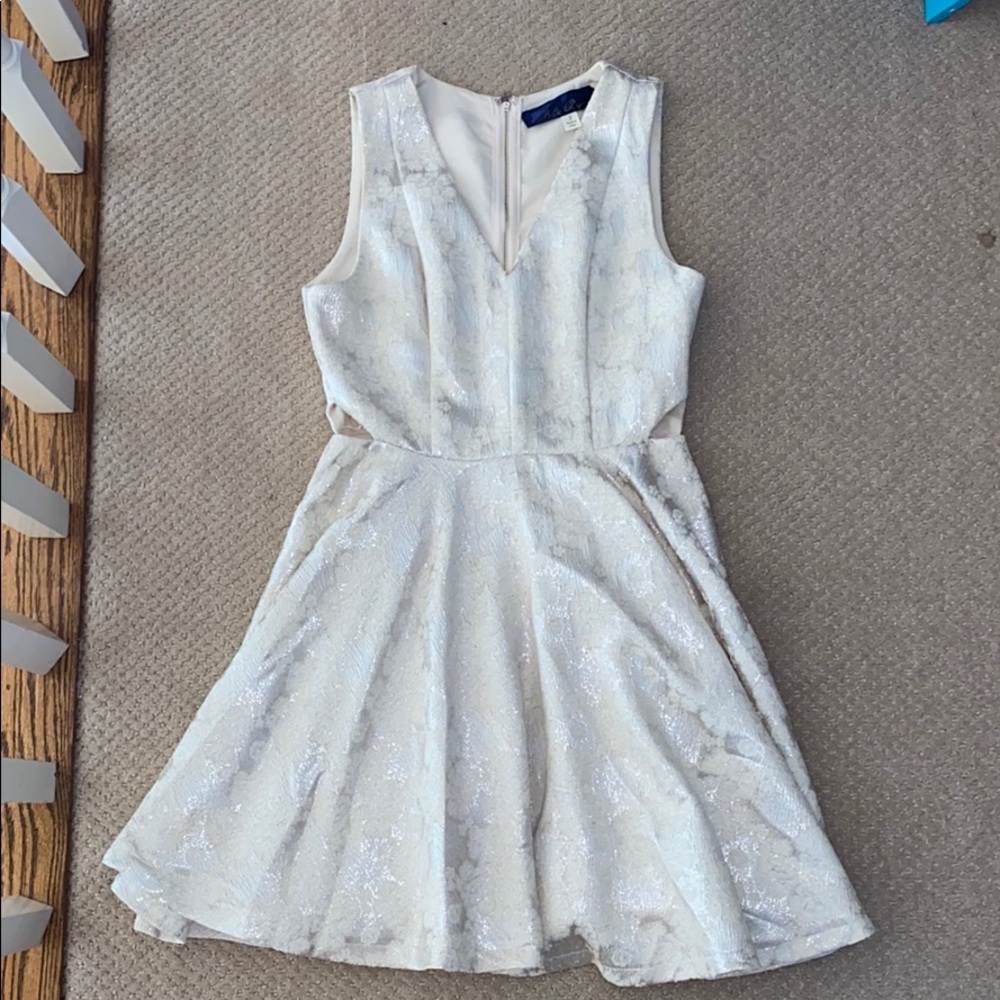 gold/cream dress